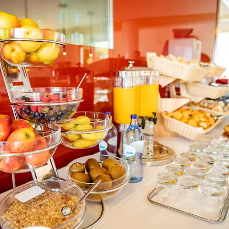 Marina Club Hotel 4*