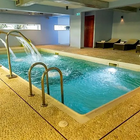 Marina Club