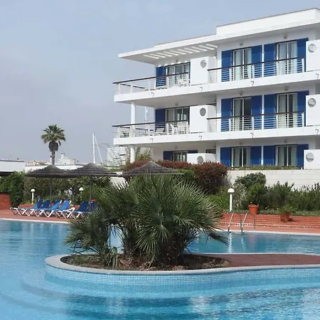 فندق Marina Club 4*